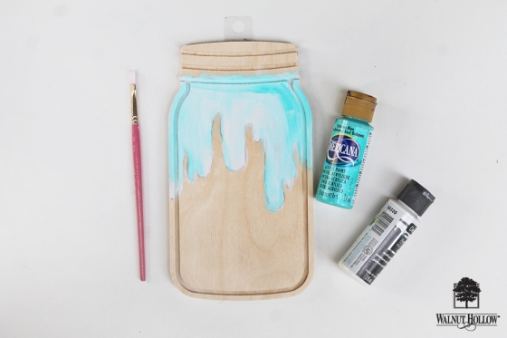 Paint your own DIY Halloween Mason Jar Plaques using this tutorial by @studiokatie and wooden mason jar shapes from @walnuthollow!