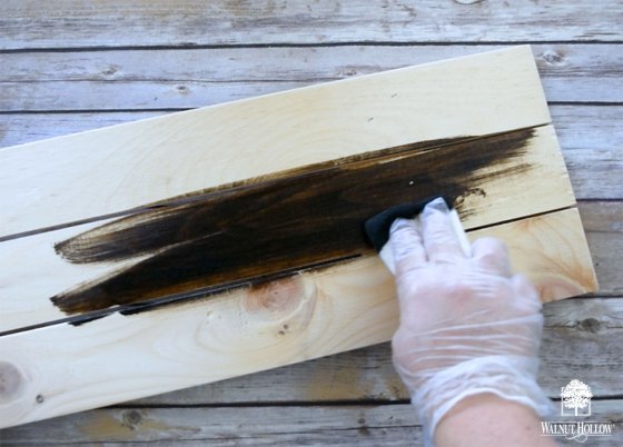 Stain the Rustic Pallet